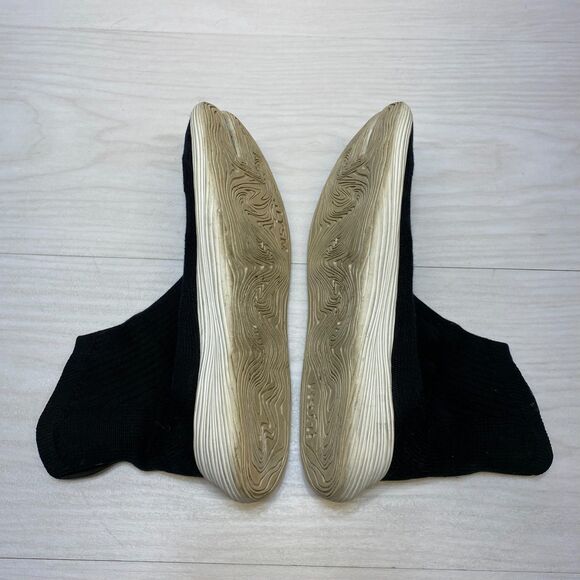 ILYSM Vegan Tabi Sneaker Unisex M7/W8.5 Black White High Top Split Toe Pull On main image 7